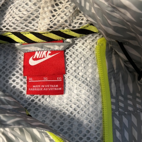 Nike lightweight windbreaker 644127-100 - Picture 3 of 4